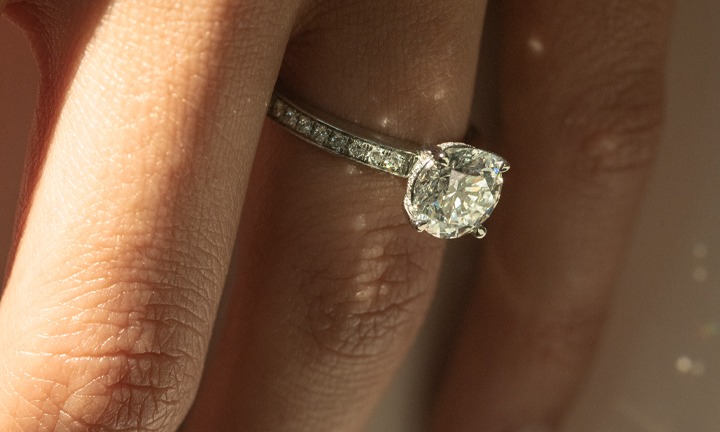 The Four C’s of Diamonds: A Guide To Buying A Diamond Engagement Ring 